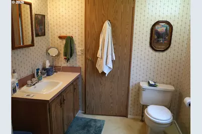 464 NE Kirby Ave, Roseburg, OR 97470 - Photo 25