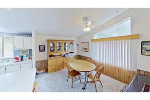 464 NE Kirby Ave, Roseburg, OR 97470 - Photo 11