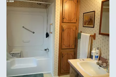 464 NE Kirby Ave, Roseburg, OR 97470 - Photo 23