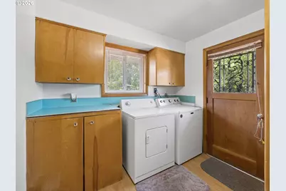 709 NE 107th Pl, Portland, OR 97220 - Photo 15