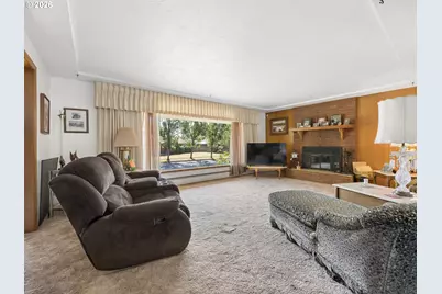 709 NE 107th Pl, Portland, OR 97220 - Photo 5