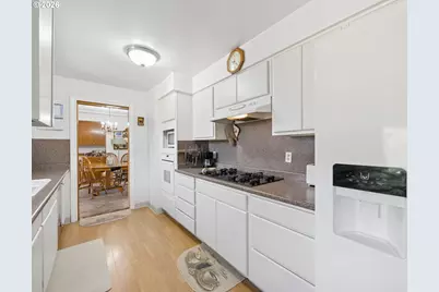 709 NE 107th Pl, Portland, OR 97220 - Photo 9