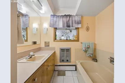 709 NE 107th Pl, Portland, OR 97220 - Photo 13