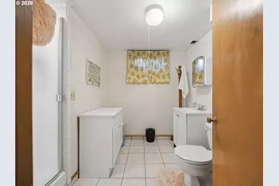 709 NE 107th Pl, Portland, OR 97220 - Photo 19