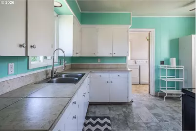 904 E 14th St, The Dalles, OR 97058 - Photo 13