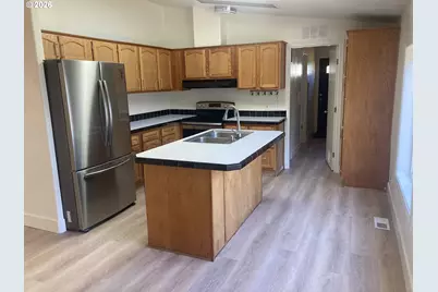 477 48th St, Springfield, OR 97478 - Photo 5