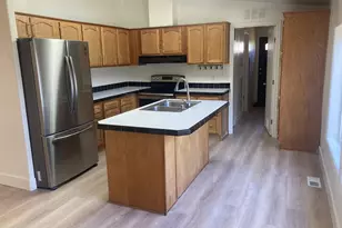 477 48th St, Springfield, OR 97478 - Photo 5