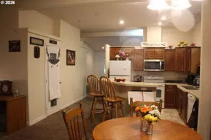 952 N Adams St, Lafayette, OR 97127 - Photo 21
