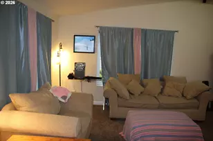 952 N Adams St, Lafayette, OR 97127 - Photo 7