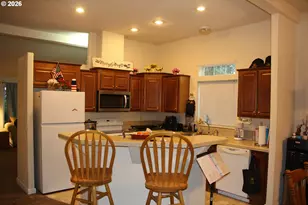 952 N Adams St, Lafayette, OR 97127 - Photo 11