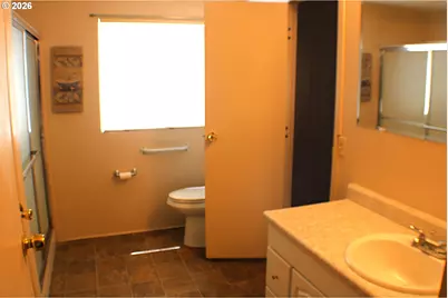 228 SE Estate Loop, Winston, OR 97496 - Photo 19