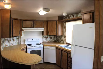 228 SE Estate Loop, Winston, OR 97496 - Photo 11