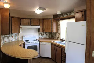 228 SE Estate Loop, Winston, OR 97496 - Photo 11