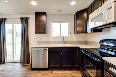 432 40th St, Springfield, OR 97478 - Photo 9