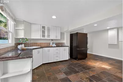 3270 SW Vista Dr, Portland, OR 97225 - Photo 31