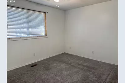 14545 SE Center St, Portland, OR 97236 - Photo 13