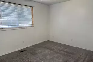 14545 SE Center St, Portland, OR 97236 - Photo 13