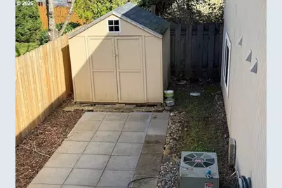 14545 SE Center St, Portland, OR 97236 - Photo 21