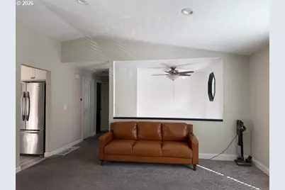 14545 SE Center St, Portland, OR 97236 - Photo 9