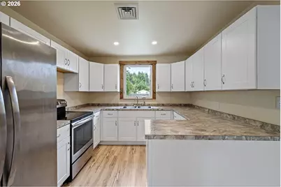 956 1st St, Springfield, OR 97477 - Photo 15
