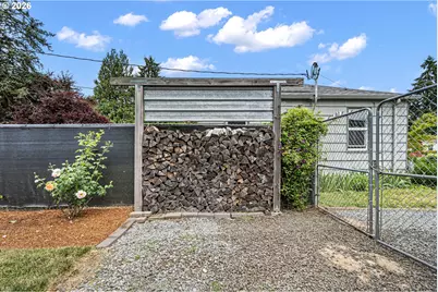 956 1st St, Springfield, OR 97477 - Photo 31