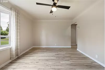 956 1st St, Springfield, OR 97477 - Photo 7