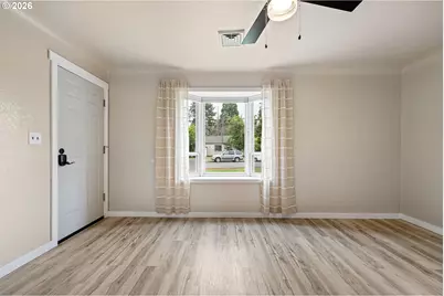 956 1st St, Springfield, OR 97477 - Photo 9