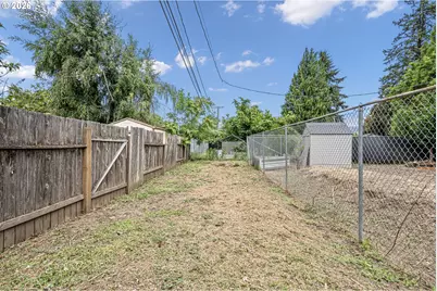 956 1st St, Springfield, OR 97477 - Photo 41