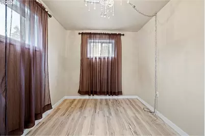 956 1st St, Springfield, OR 97477 - Photo 13