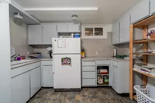 14124 SE Mill St, Portland, OR 97233 - Photo 23