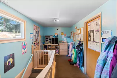 14124 SE Mill St, Portland, OR 97233 - Photo 17