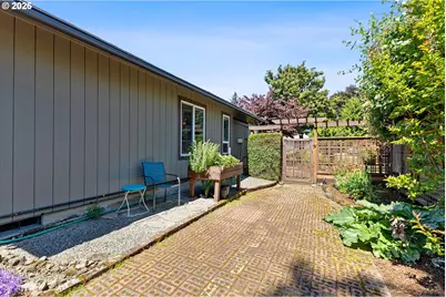18205 Stonewood Dr, Gladstone, OR 97027 - Photo 35