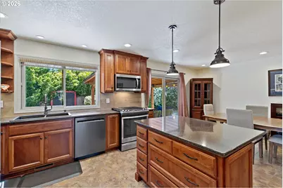 18205 Stonewood Dr, Gladstone, OR 97027 - Photo 13