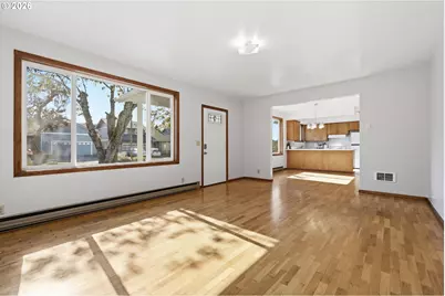 1424 T St, Springfield, OR 97477 - Photo 3