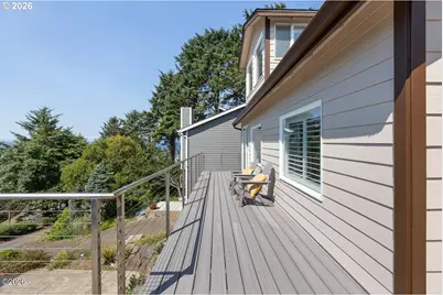 860 SW 10th St, Lincoln City, OR 97367 - Photo 37
