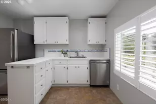 860 SW 10th St, Lincoln City, OR 97367 - Photo 13
