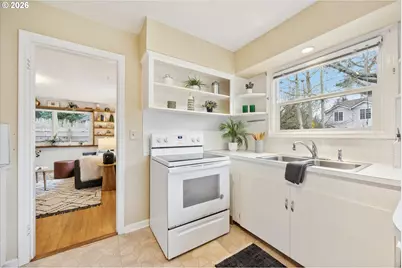 8524 N Saint Johns Ave, Portland, OR 97203 - Photo 11