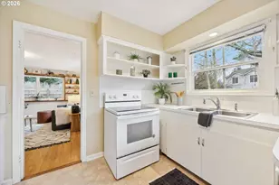 8524 N St Johns Ave, Portland, OR 97203 - Photo 11