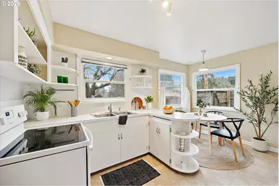 8524 N Saint Johns Ave, Portland, OR 97203 - Photo 9