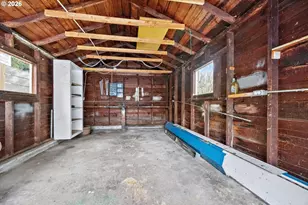 8524 N St Johns Ave, Portland, OR 97203 - Photo 35