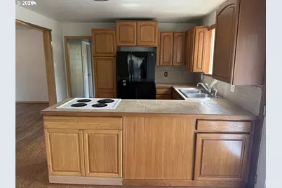 197 N 13th St, Lakeside, OR 97449 - Photo 7