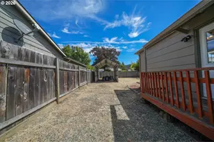 830 S 7th St, Cottage Grove, OR 97424 - Photo 23