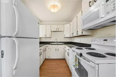 830 S 7th St, Cottage Grove, OR 97424 - Photo 9