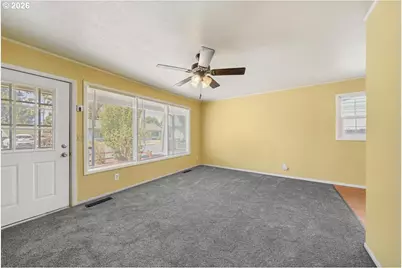 830 S 7th St, Cottage Grove, OR 97424 - Photo 5