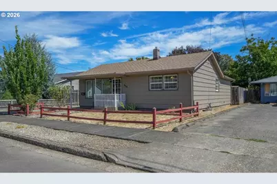 830 S 7th St, Cottage Grove, OR 97424 - Photo 3