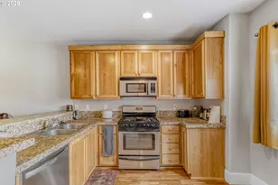 18465 SW Stepping Stone Dr, Beaverton, OR 97003 - Photo 13