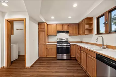 1843 SE Moorwood Ct, Bend, OR 97702 - Photo 9