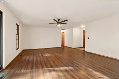 1843 SE Moorwood Ct, Bend, OR 97702 - Photo 5