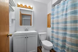 1843 SE Moorwood Ct, Bend, OR 97702 - Photo 17