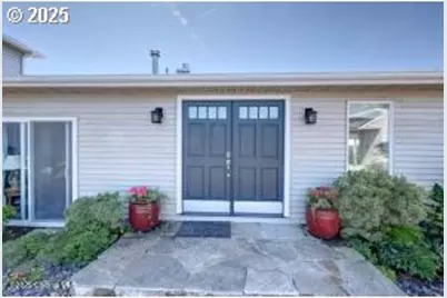 89796 Sea Breeze Dr, Warrenton, OR 97146 - Photo 11